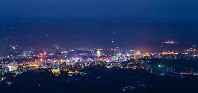 ▽ 望城坡可以看到俯瞰恩施全景 晚上可以看夜景 早上还可以看日出 ▽