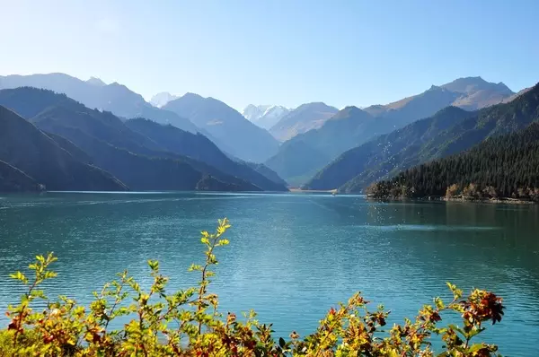 天山天池龙潭碧月翠染天山