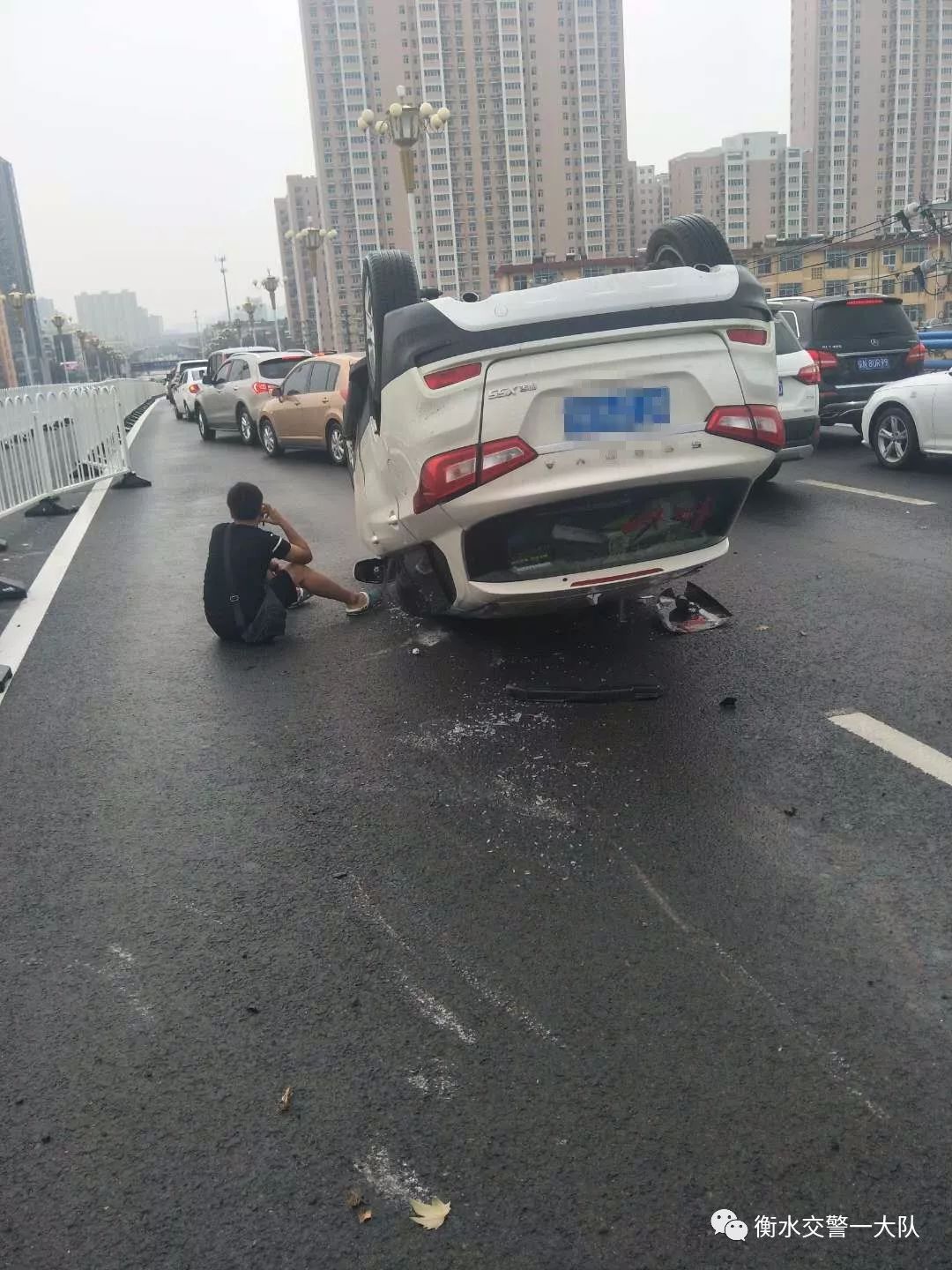 【交警快讯】榕花街大桥翻车事故,竟是因为"它"!