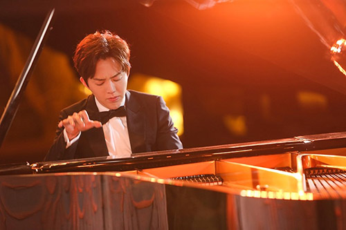 也是首位 他就是著名钢琴家李云迪