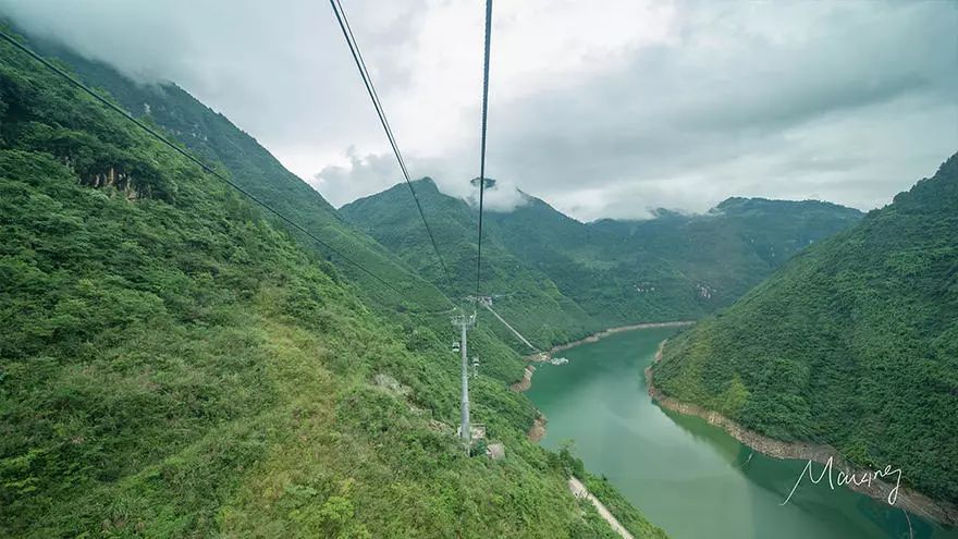 第四天要去一个更凉快的地方 芙蓉洞 朴实无华的"洞口 感觉并没有