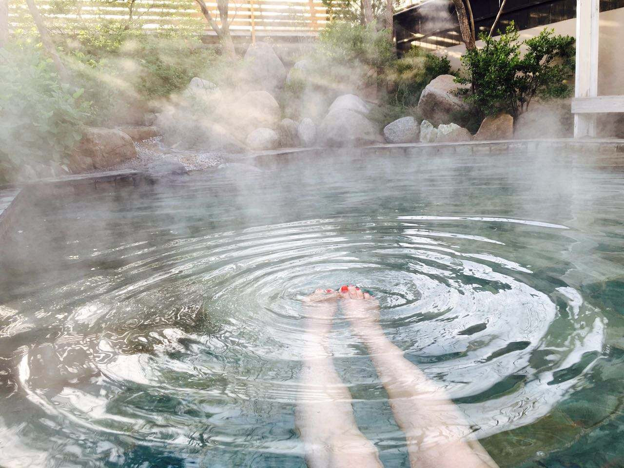 中国游客在日本泡温泉，为何“放不开”