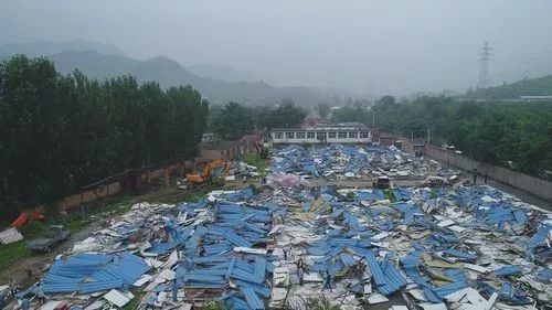 为有序规范农村建房秩序,遏制违章建设行为,7月19日,房山区青龙湖