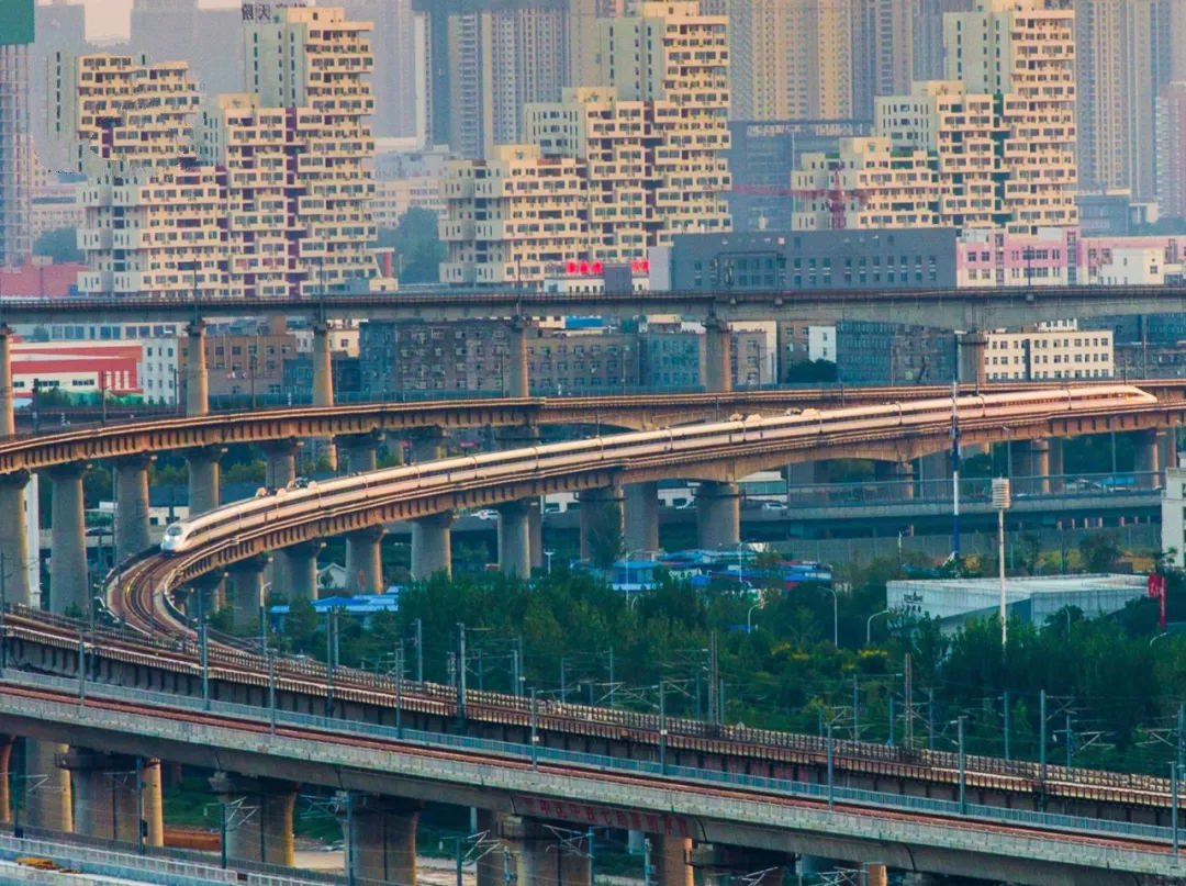 郑州人口变化_河南唯一人口破千万城市 面积比郑州大 GDP被许昌甩近两百亿距(2)