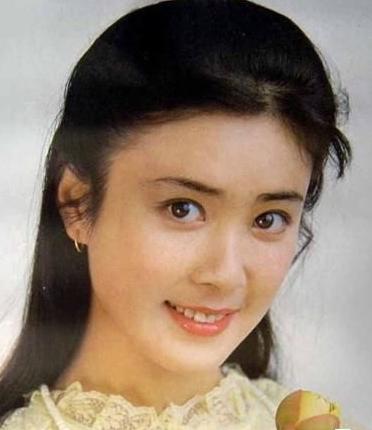 《红楼梦》扮演薛宝钗 傅艺伟年轻时候的颜值真是没话说的,尤其是眼睛