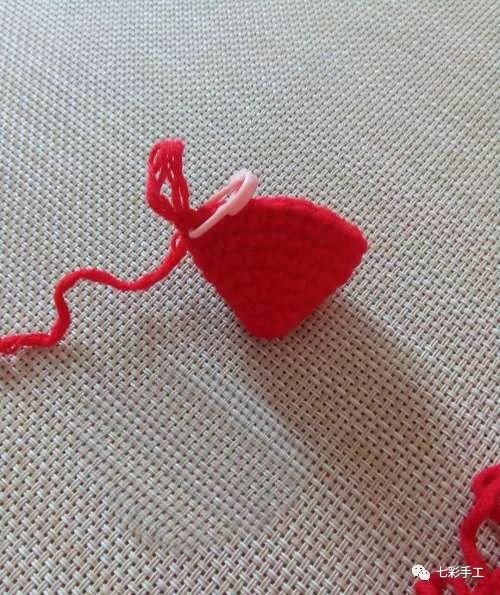 水果系列:可爱小草莓钩针编织教程,做儿童包带装饰很