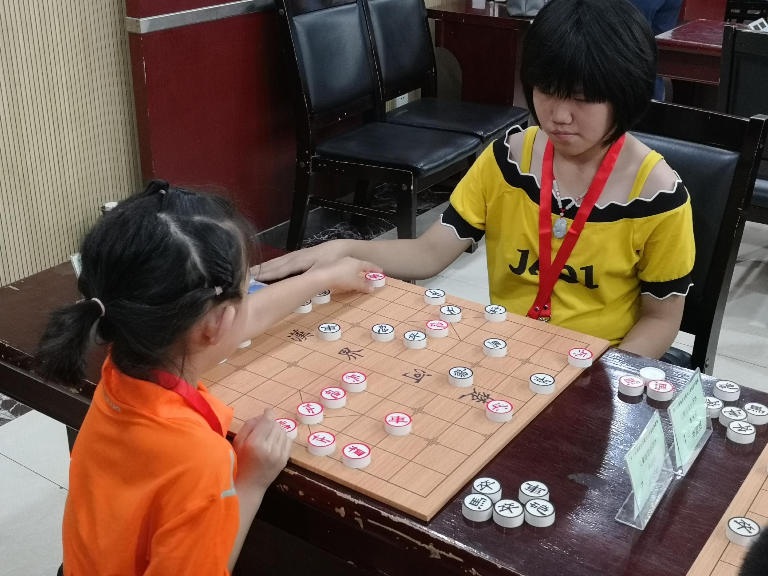 象棋棋手收入_2018全球象棋双人赛蓉城收枰中日棋手搭档夺冠(2)