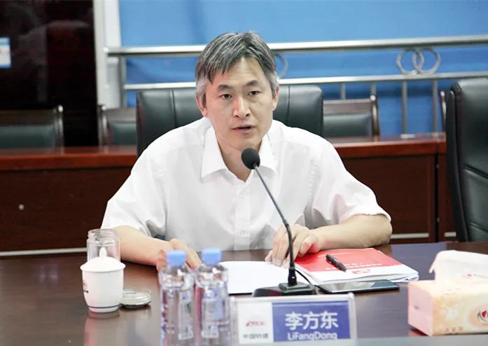 五公司党委书记,执行董事李方东在大会上讲话