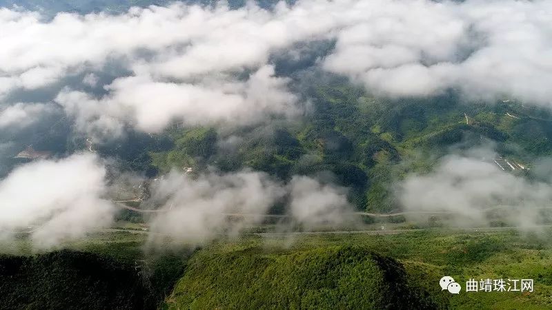 十八连山镇驻地雨汪村位于富源县城南部,距离县城132公里,境内有十八