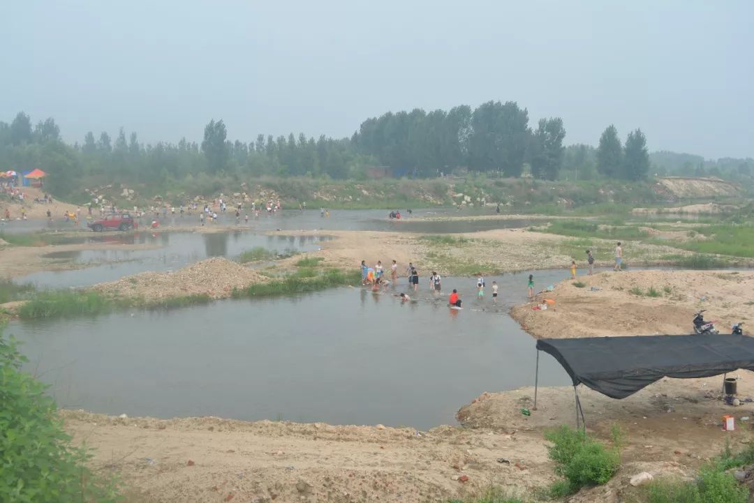 今天下午2点行唐大沙河放水泄洪,有孩子在沙河游玩逗留的马上找回