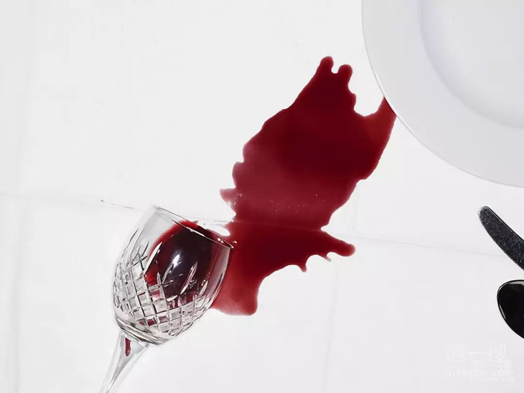 How Do You Get Red Wine Stain Out Of White Tablecloth