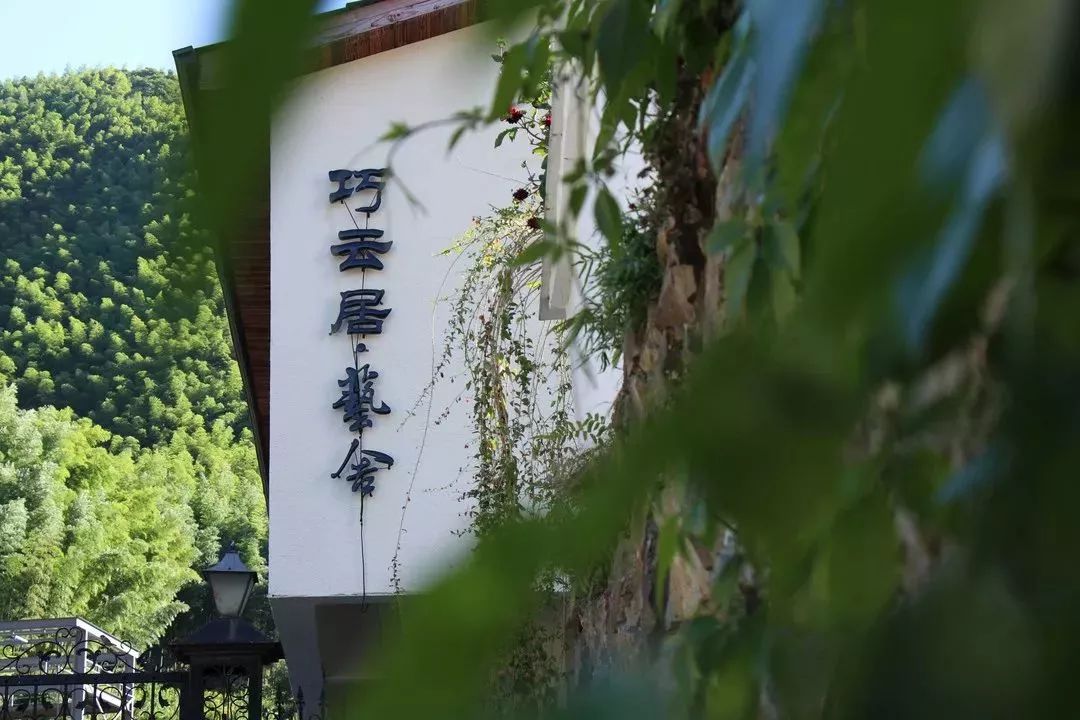 艰难险阻,下了公车后,却有一种度假的惊讶,这次我们居住的民宿:巧云居