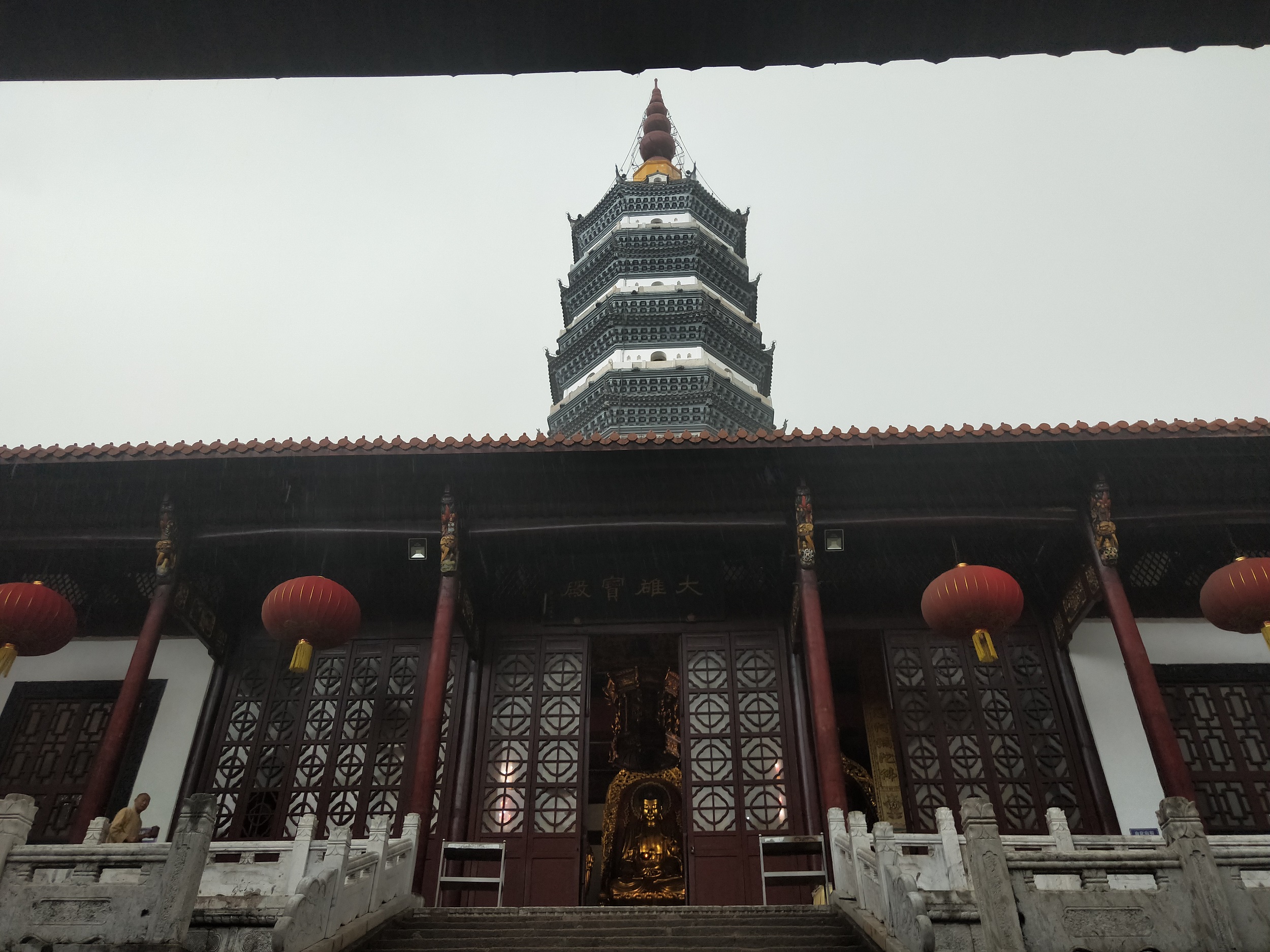 安庆影像——雨中的迎江寺与振风塔