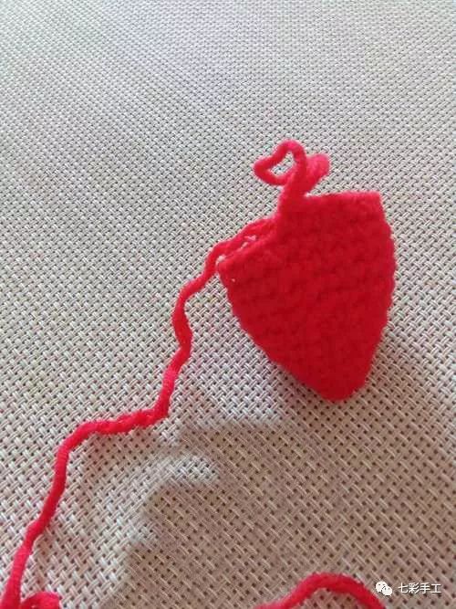 水果系列可爱小草莓钩针编织教程做儿童包带装饰很不错
