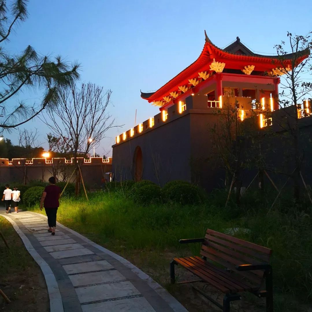 曾欣:浠水月湖的夜景,用手机怎么样拍?