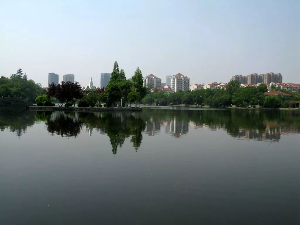 7月20日早上, 在合肥蜀山区黑池坝景区, 一具女尸被人发现漂浮在水上