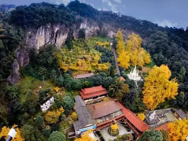 首条熊猫旅游空铁开建!坐起滚滚列车逛古镇,游川西坝子