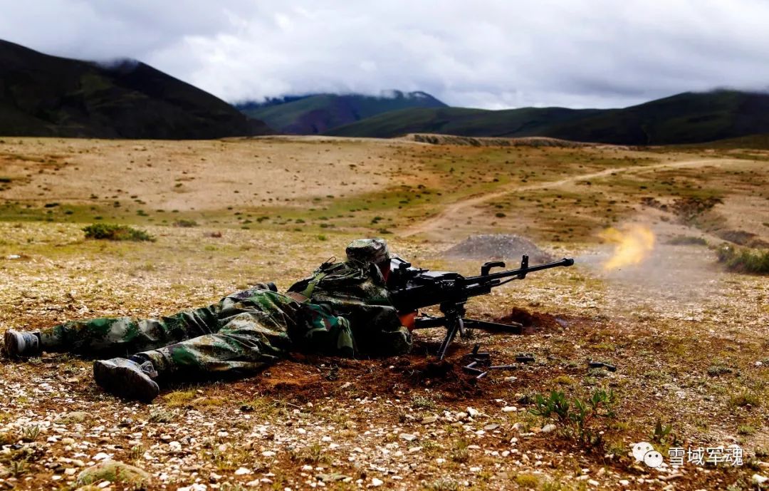 重型机枪射击