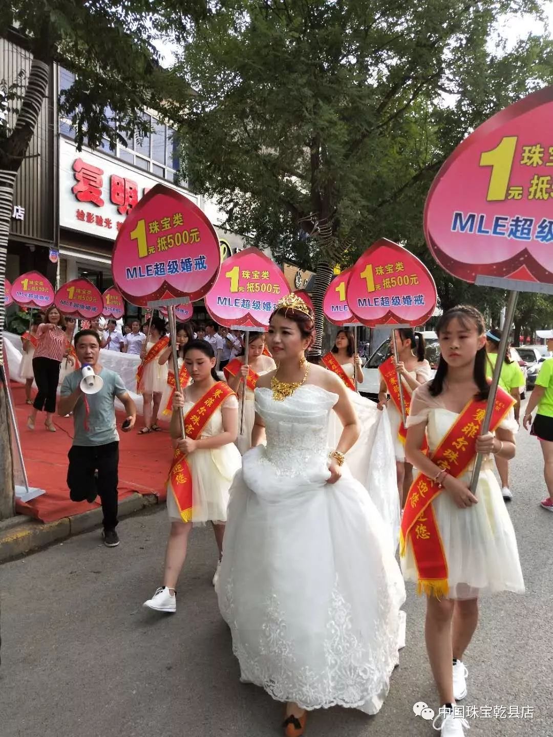 百米婚纱_动漫婚纱情侣头像