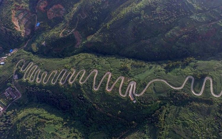 世界最弯公路，藏在云南深山中，6.8公里68道拐-ag九游会登录j9入口(图7)