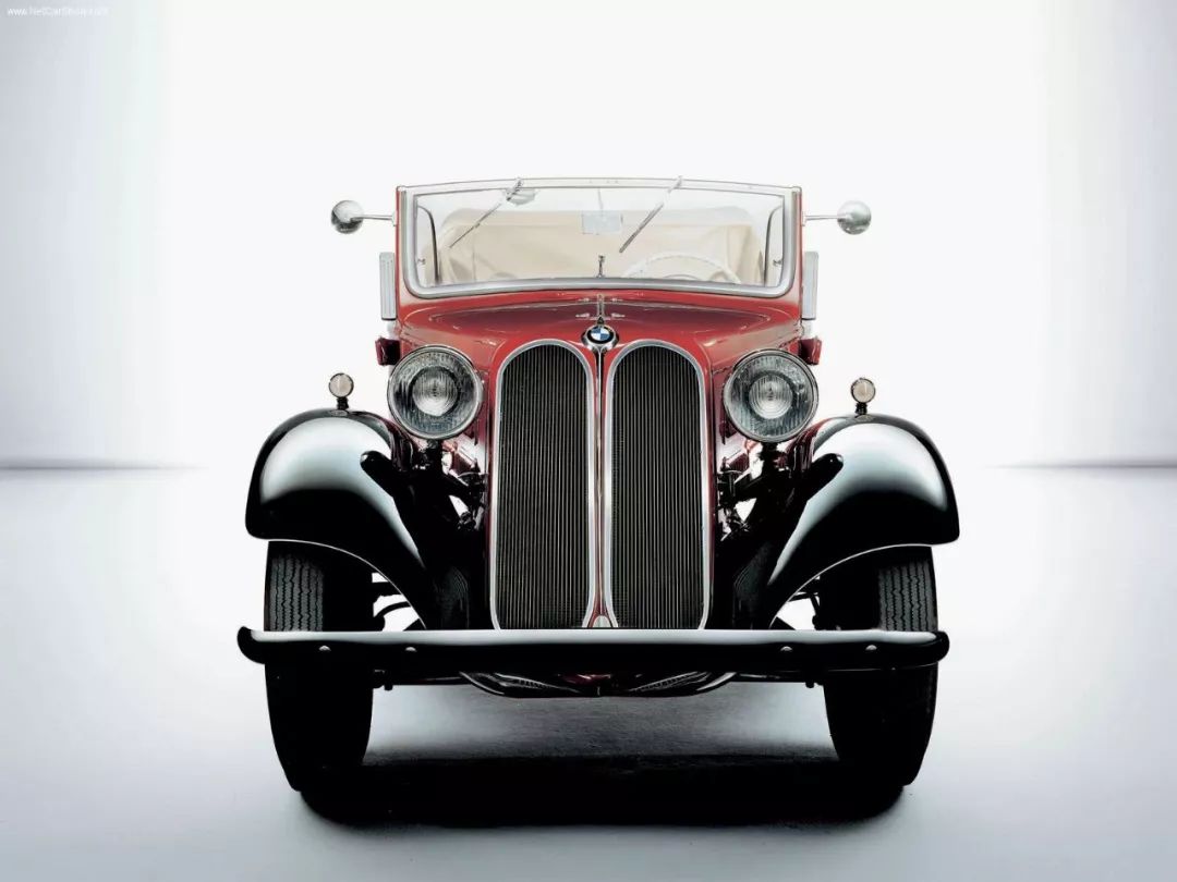 从303车型开始,宝马经典的双肾前进气格栅设计风格延续了快一百年.