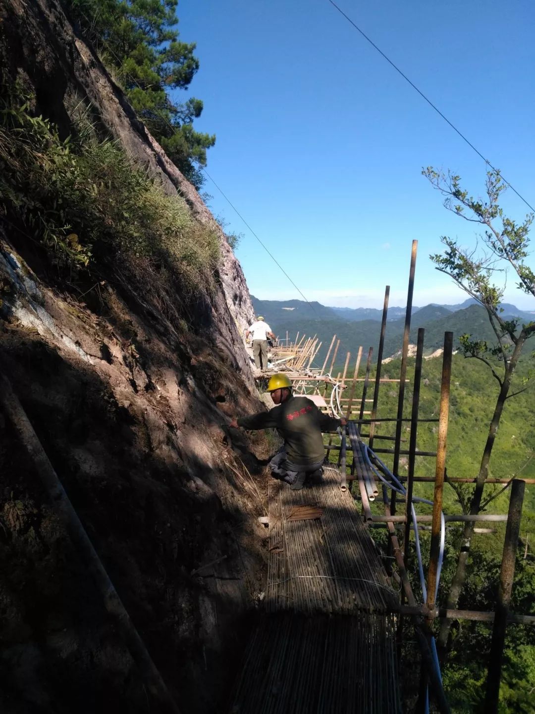 永春一都岱山岩玻璃栈道祖师佛像施工中预计国庆开业