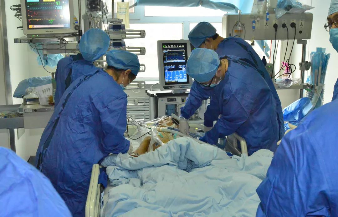 黑龙江省首例非体外循环下dbd序贯双肺移植手术在我院完成