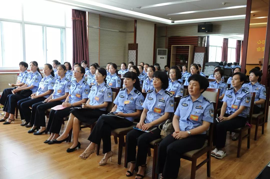 淮北市新时代巾帼传习员,市公安局相山分局治安大队女民警袁琳作《不