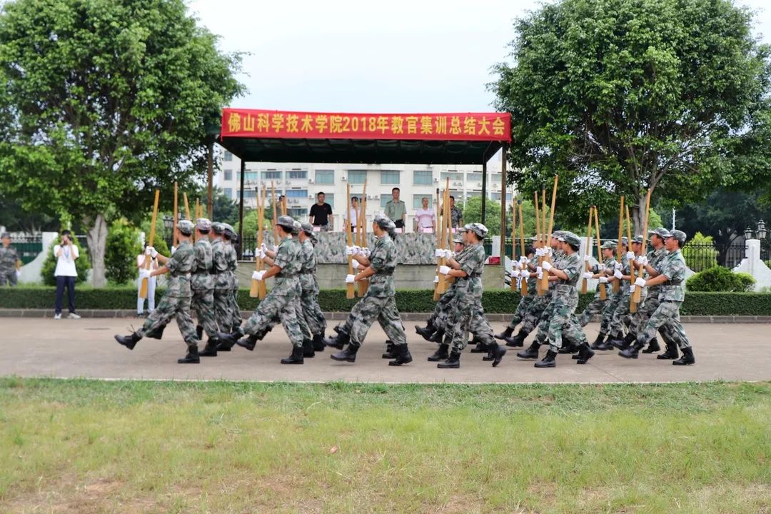 打铁还需自身硬,练就一身真本领| 教官训练结营,新生