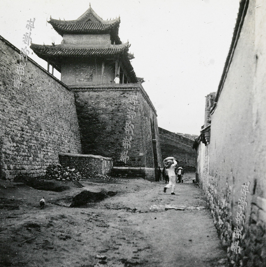 未拆除前的北京城墙长啥样?老外都能在城墙上野炊图片