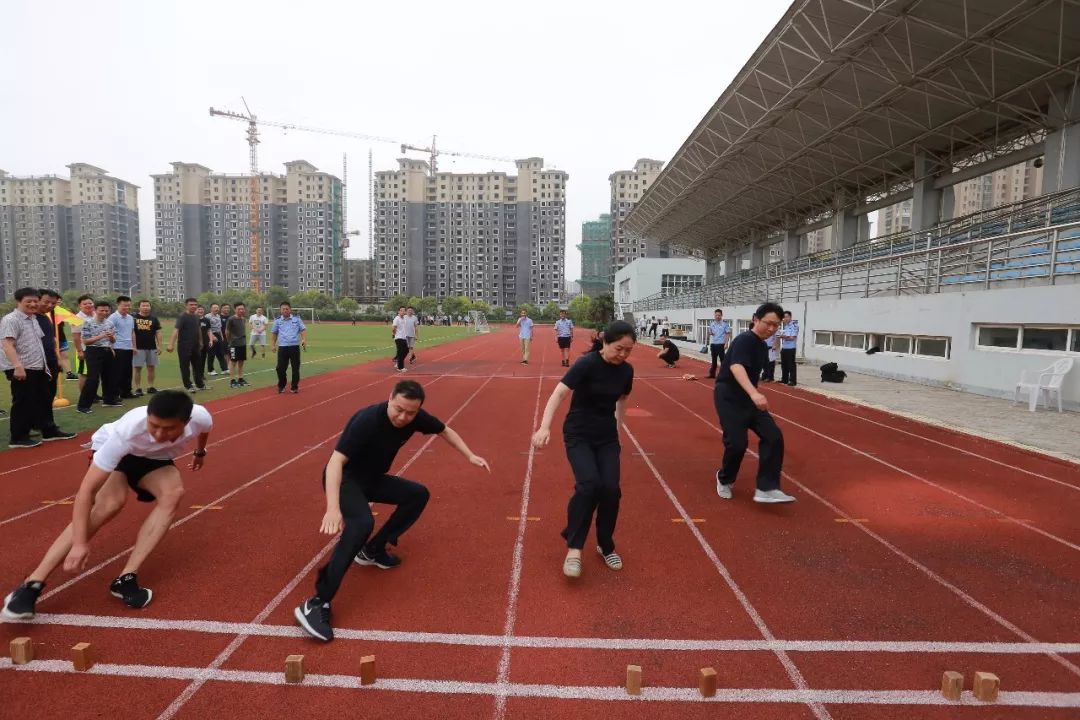 举行,市公安局党委副书记初晓,市公安局党委委员,机关党委书记苏必伟