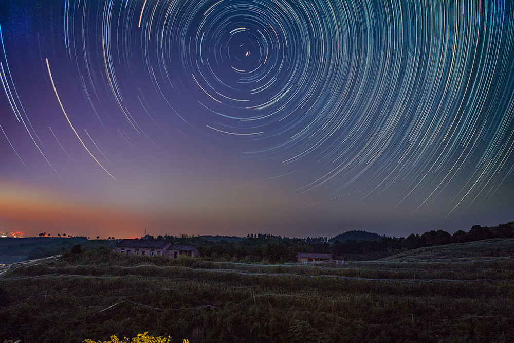 我将星星运动的轨迹拍摄成星轨照片