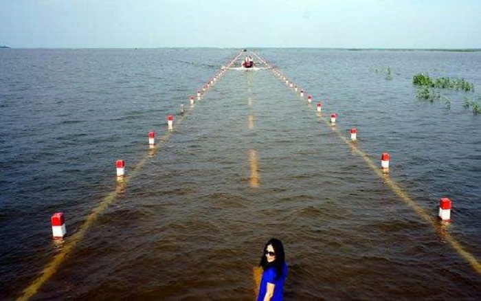 最危险的水下公路一条在法国一条在中国一不留神就是车毁人灭