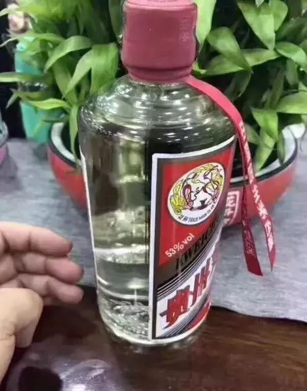 【寒心!】这种新款"茅台酒"是假酒,开阳人不要上当了!