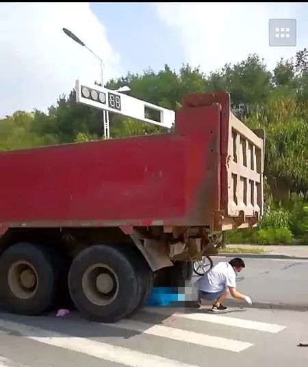 今天上午,六安发生严重车祸!一人当场死亡…肇事