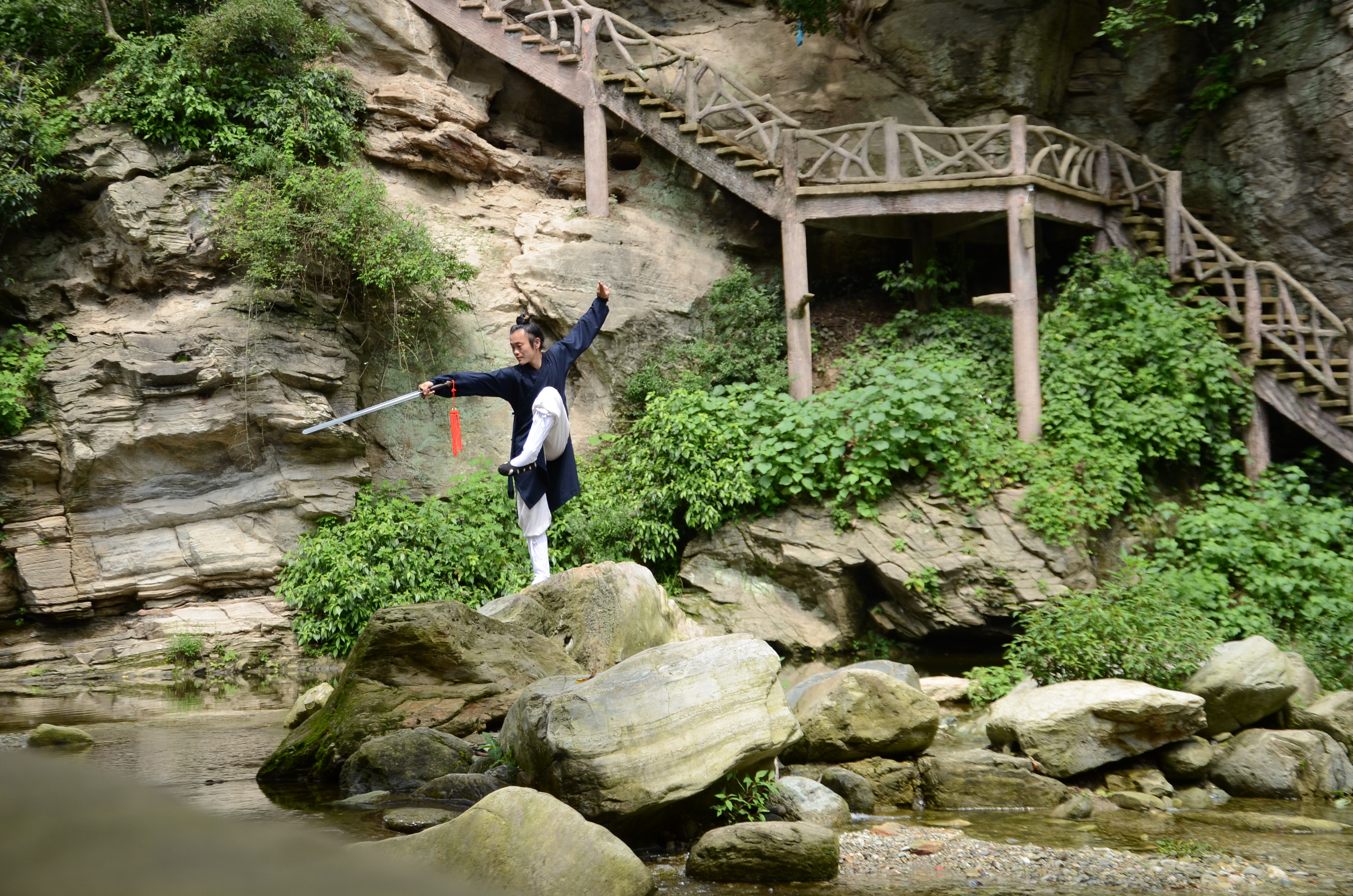 深藏于一滴水中,行吟浅唱于武当逍遥谷山水间