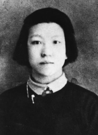 五四运动爆发后,她和邓颖超,刘清扬等一起筹备成立了有600多人参加的"