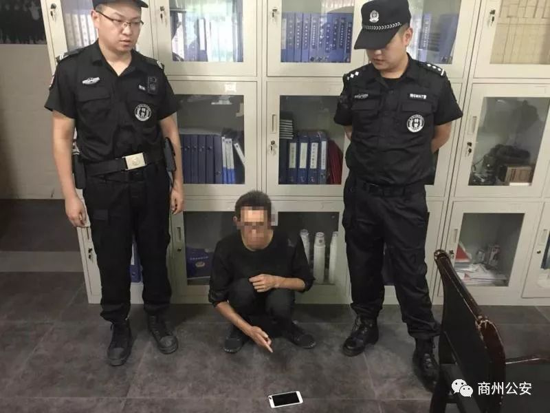 小偷盗窃车内财物专挑凌晨行动巡特警现场抓贼守护鹤城夏夜平安