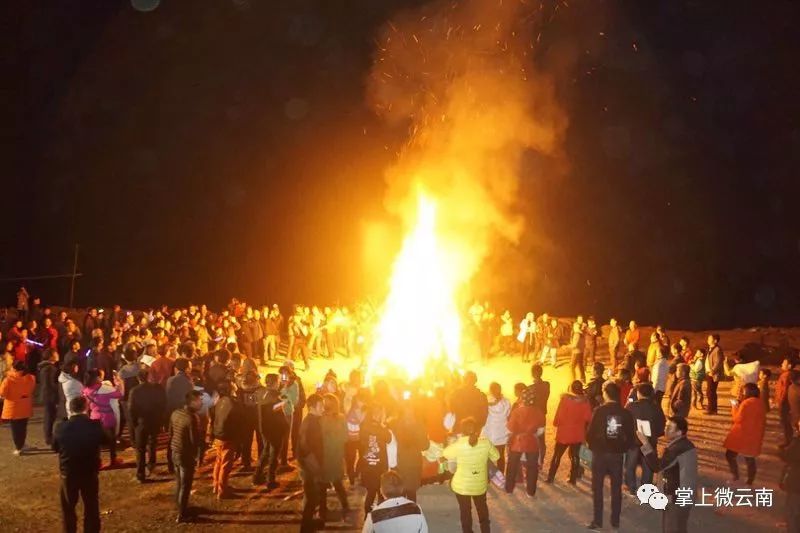 2018年弥勒可邑小镇杯阿细跳月赛装节,千人篝火晚会,欢迎来弥勒可邑