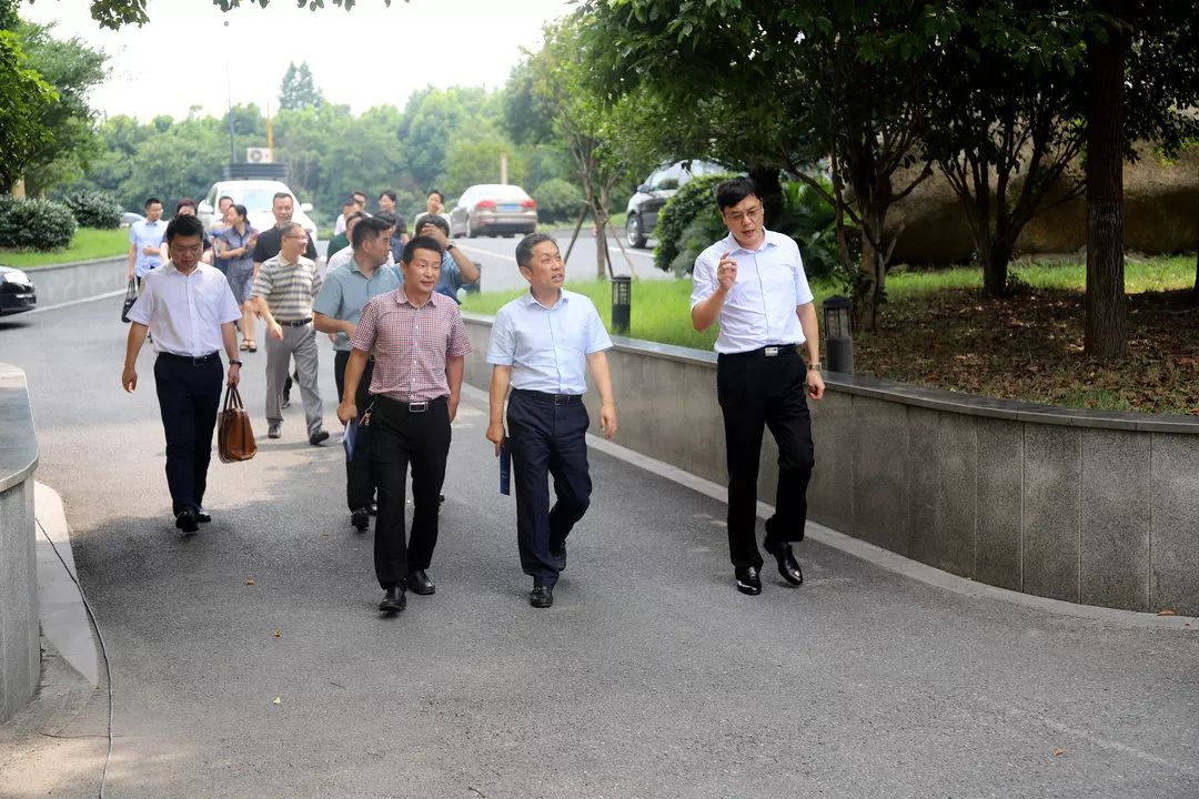 奋战2018 萧山区副区长魏大庆一行到新街调研