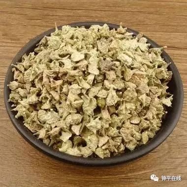 此外,治疗中可适量加入具有光敏作用的中药,如白芷,补骨脂,白蒺藜等可