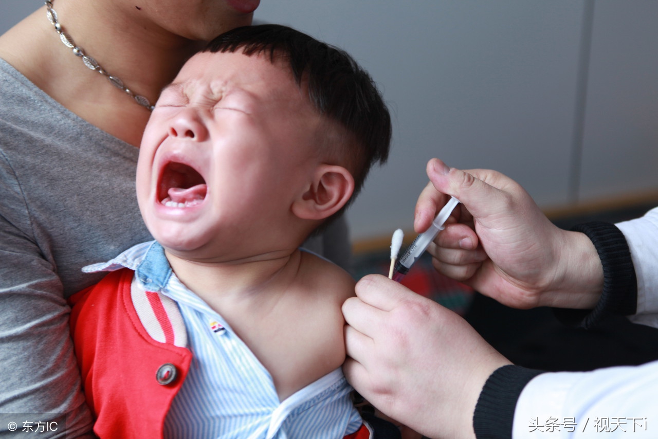 这些孩子注射疫苗时疼痛的表情,直戳家长的泪点,最痛心的不是这