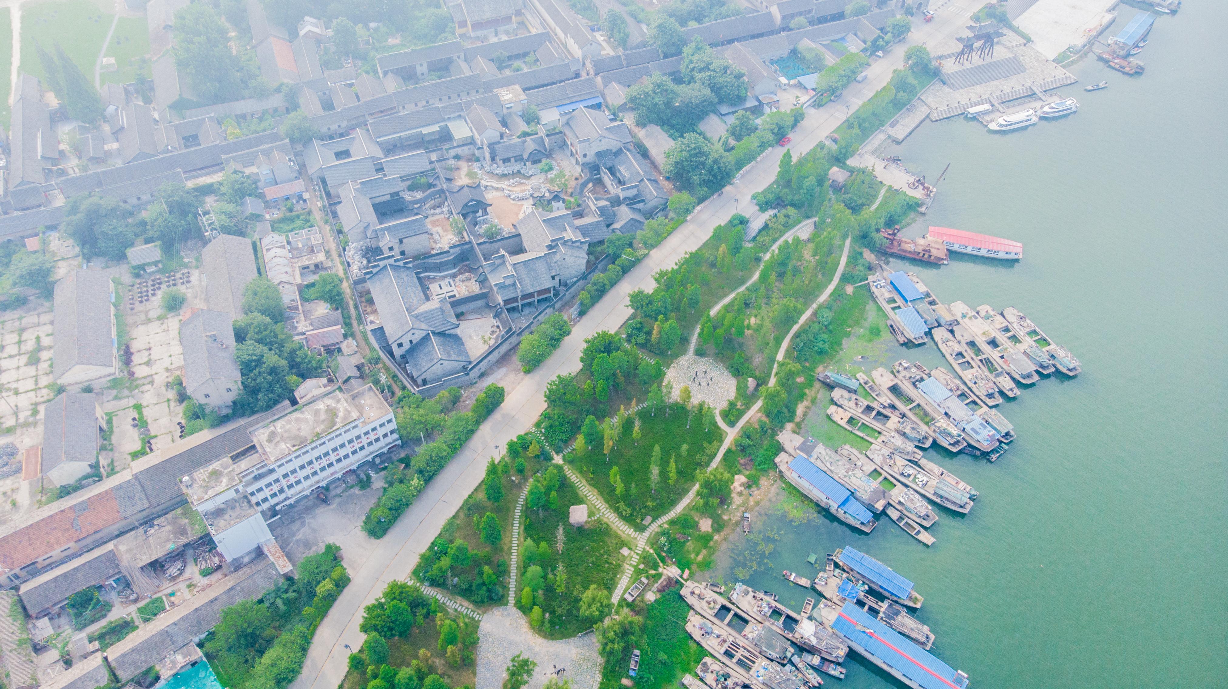 这座苏北的古镇地处京杭大运河与骆马湖交汇处,三面环水,明清,民国时