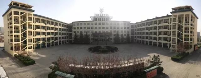 崇实学校晋城崇实学校是一所由山西省教育厅,晋城市教育局批准创办的