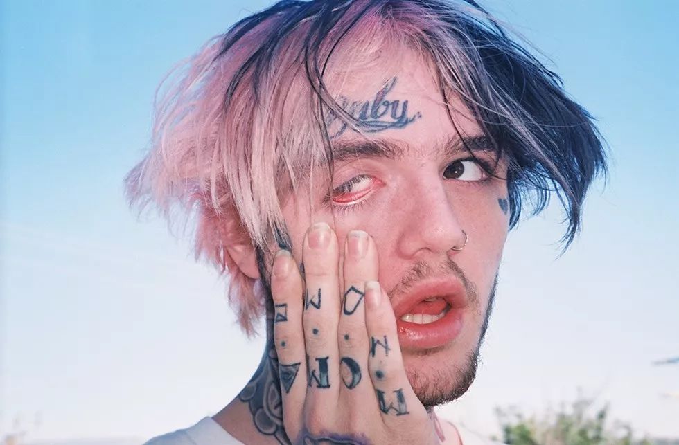 lil peep 的粉丝们用这样的方式来怀念他