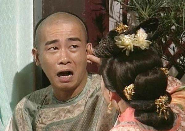 最深入人心还是1998年tvb翻拍的《鹿鼎记》,这一版是有"山鸡哥"陈小春