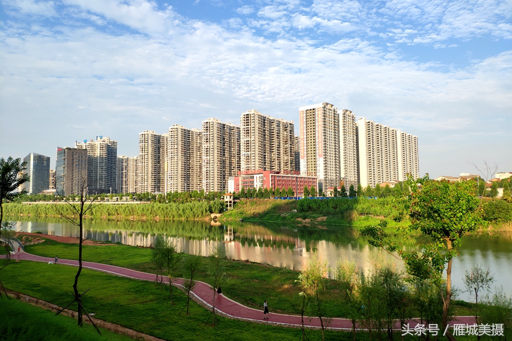 航拍衡阳:蒸水东堤风光带美景如画,彩色游步道惹人眼球