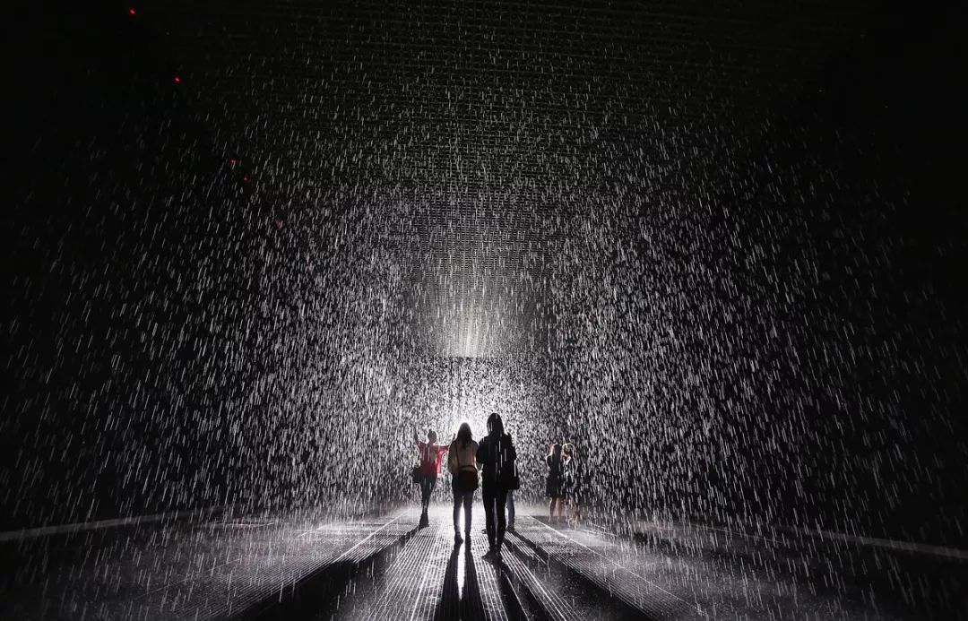 的灵魂"(infinity mirrored room — the souls of millions of light