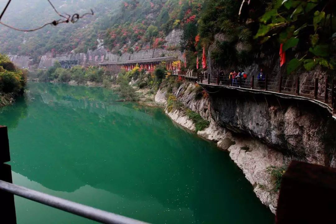 今年6月16日,凤县灵官峡景区宝成铁路文化体验馆开馆迎宾.