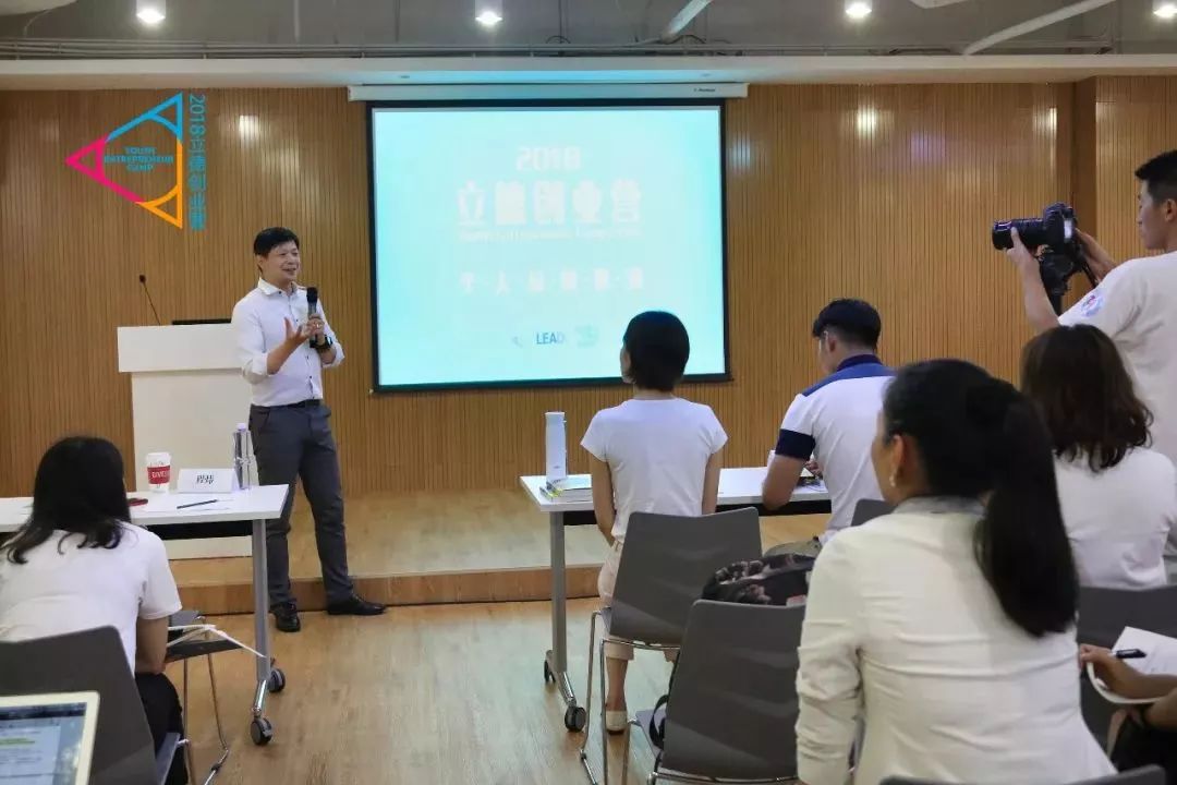 原ibm大学合作部总经理程炜老师对路演营员做点评